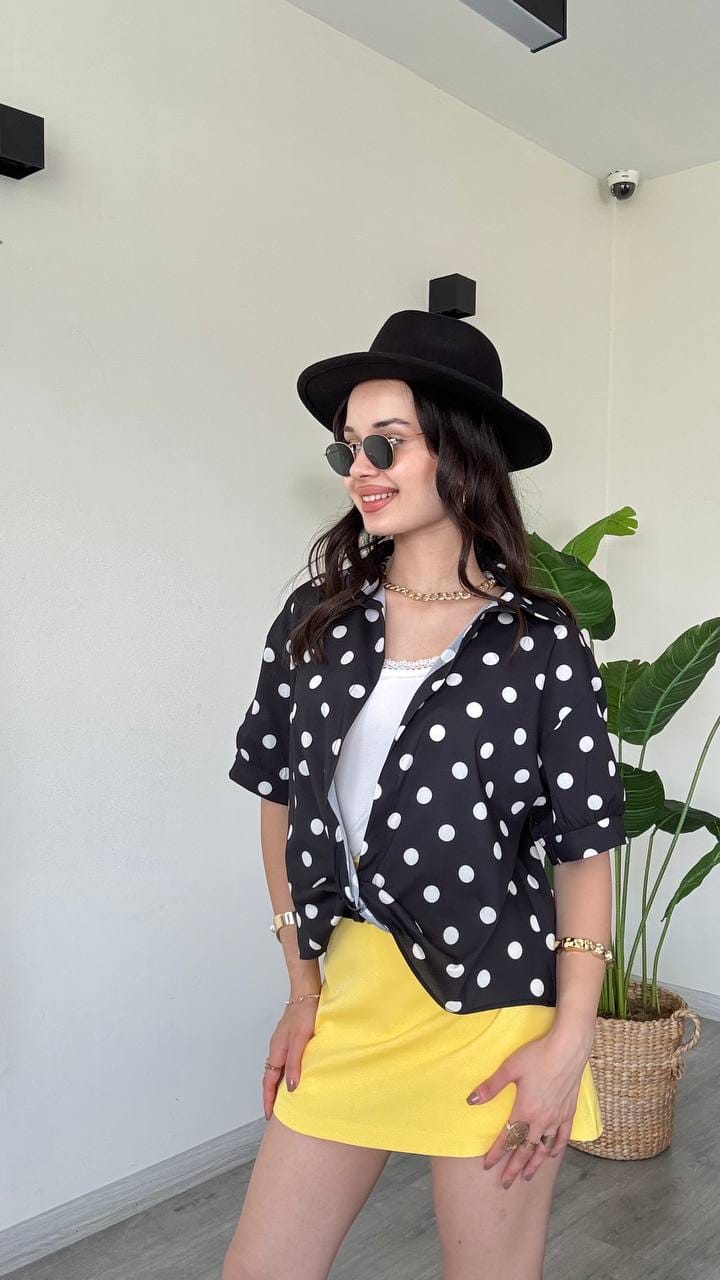 Chemise Blanche à Pois Noirs et Manches Bouffantes
