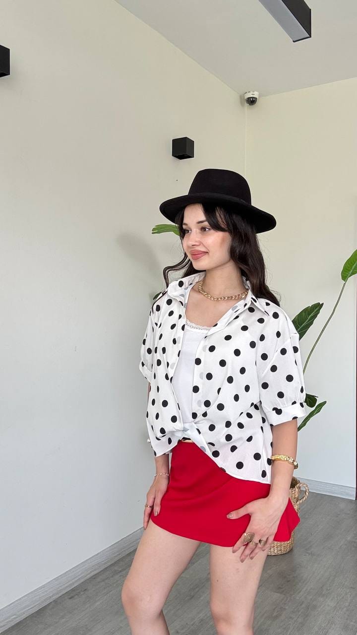 Chemise Blanche à Pois Noirs et Manches Bouffantes