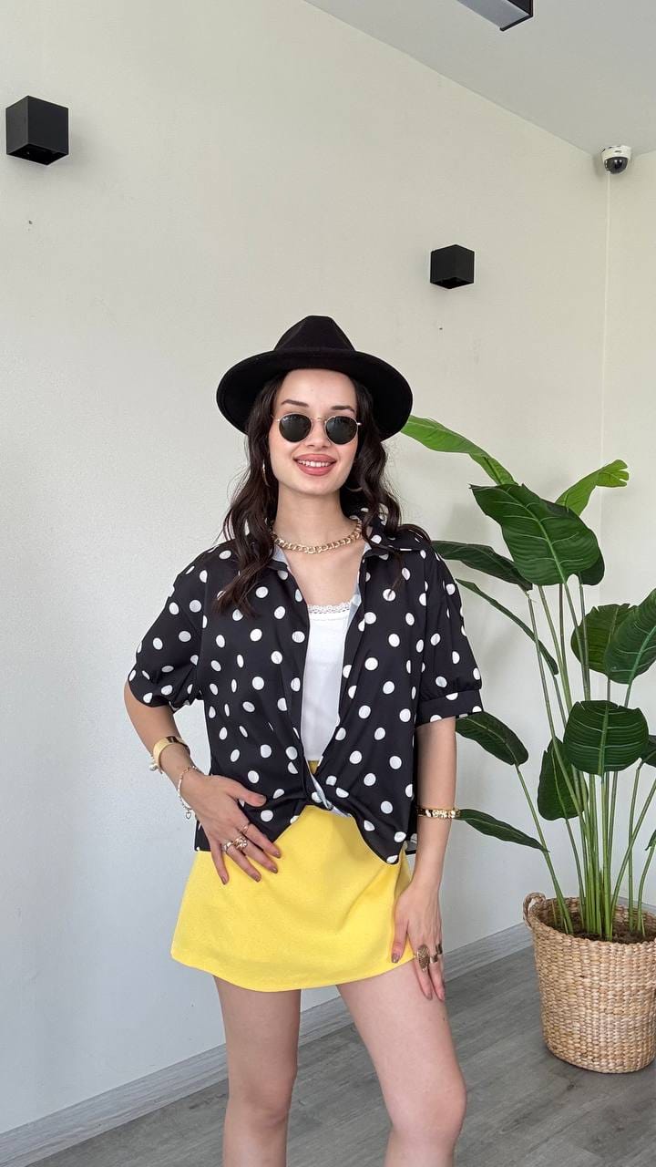 Chemise Blanche à Pois Noirs et Manches Bouffantes