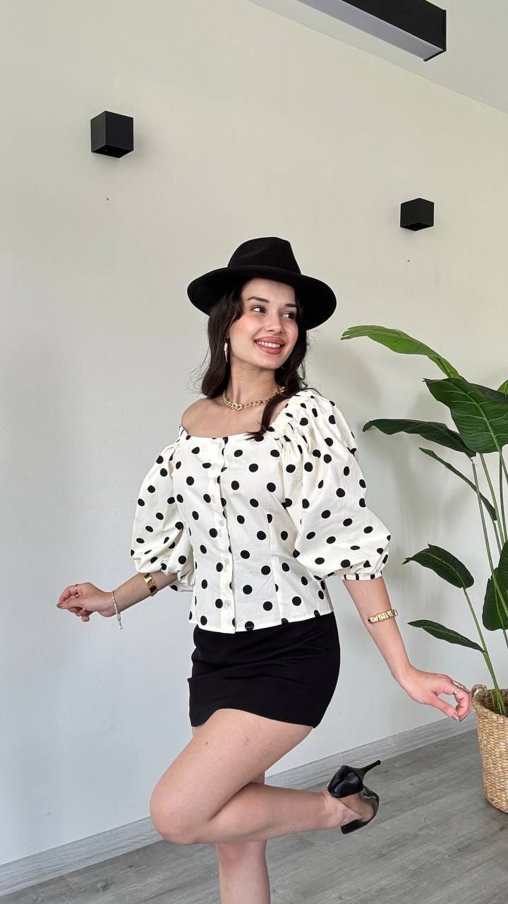 Blouse Ajustée à Pois Noirs, Col Carré et Manches Bouffantes
