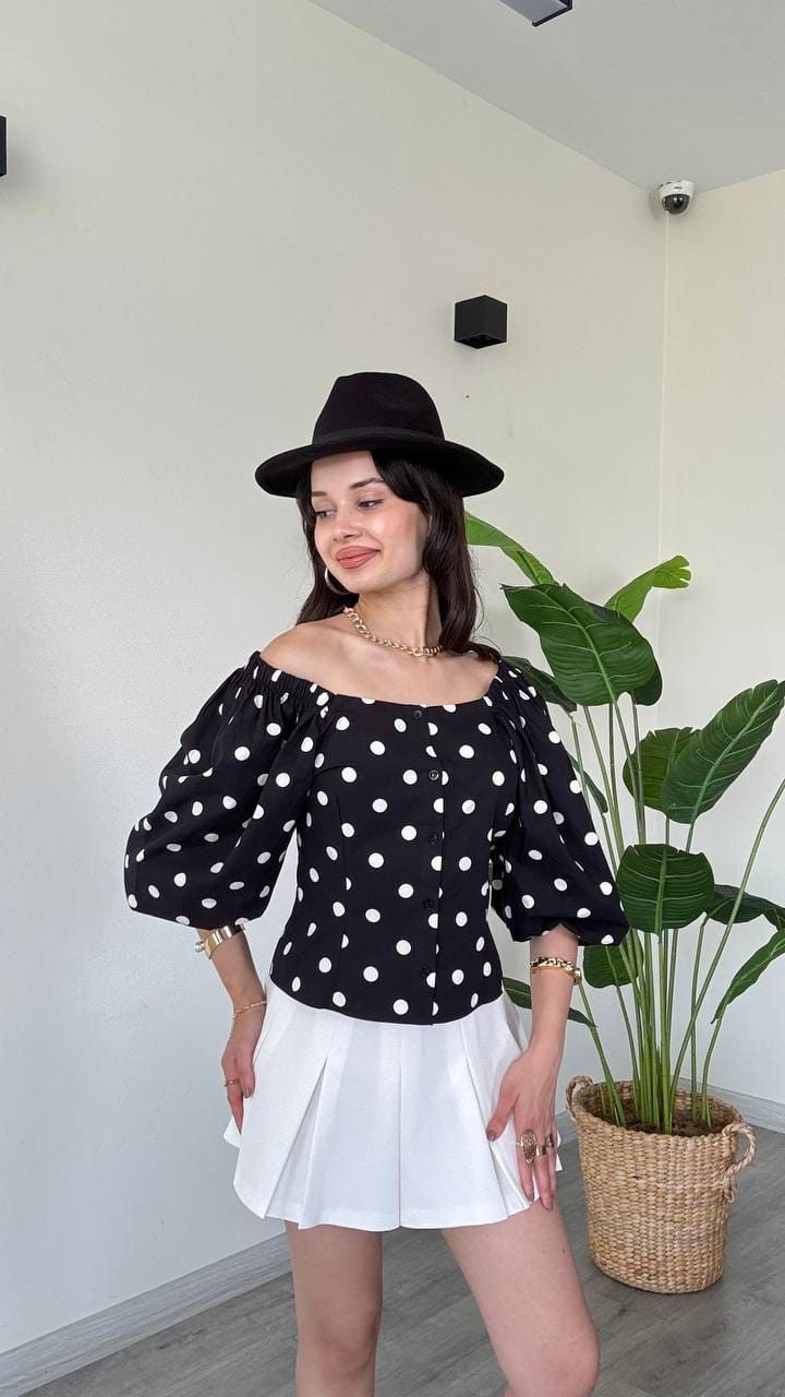 Blouse Ajustée à Pois Noirs, Col Carré et Manches Bouffantes