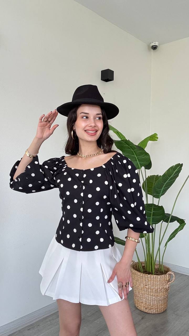 Blouse Ajustée à Pois Noirs, Col Carré et Manches Bouffantes