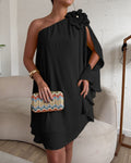 Robe de Cocktail Asymétrique – Manche Cape Plissée