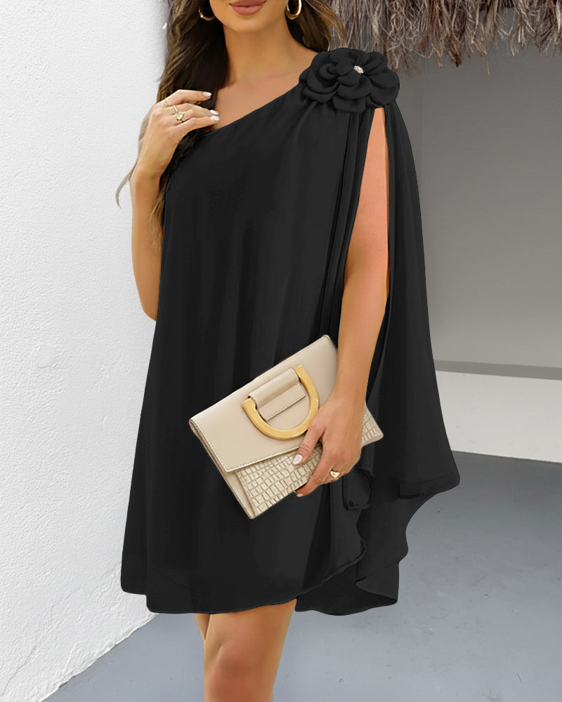 Robe de Cocktail Asymétrique à Plissés et Manche Cape Dramatique - Disponible en 5 Coloris