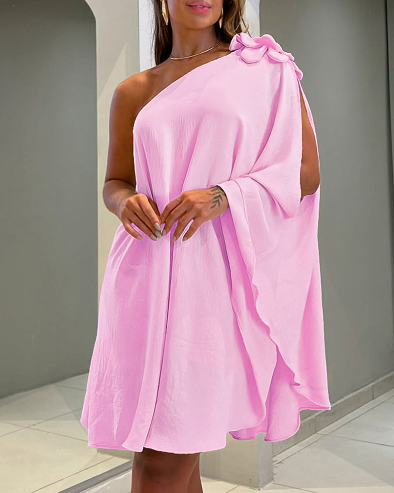 Robe de Cocktail Asymétrique à Plissés et Manche Cape Dramatique - Disponible en 5 Coloris