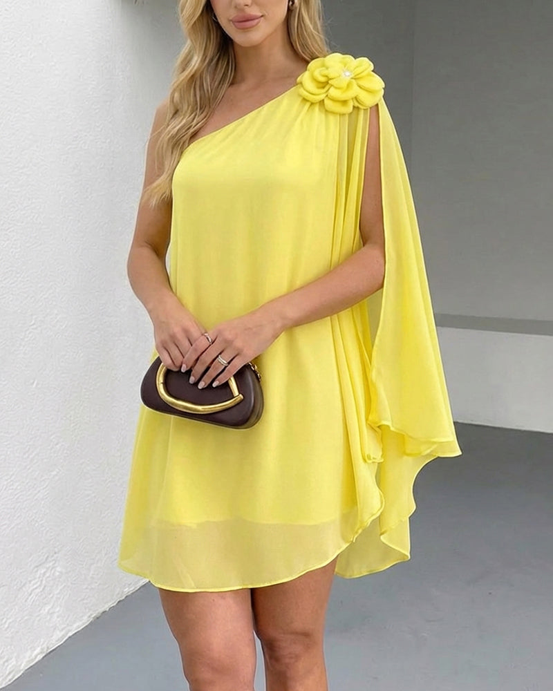 Robe de Cocktail Asymétrique à Plissés et Manche Cape Dramatique - Disponible en 5 Coloris