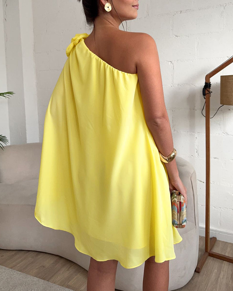 Robe de Cocktail Asymétrique à Plissés et Manche Cape Dramatique - Disponible en 5 Coloris